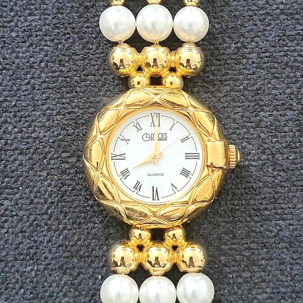 Vintage OPTICKS Celebrity Watch Quartz Pearl Gold Tone Stainless Steel Base